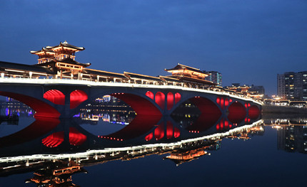 昔日彩虹橋，如今網(wǎng)紅橋，新津這座廊橋夜景你去打卡了嗎？